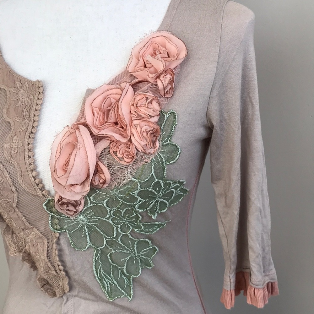 BKE Boutique beautiful 3/4 length sleeve top.